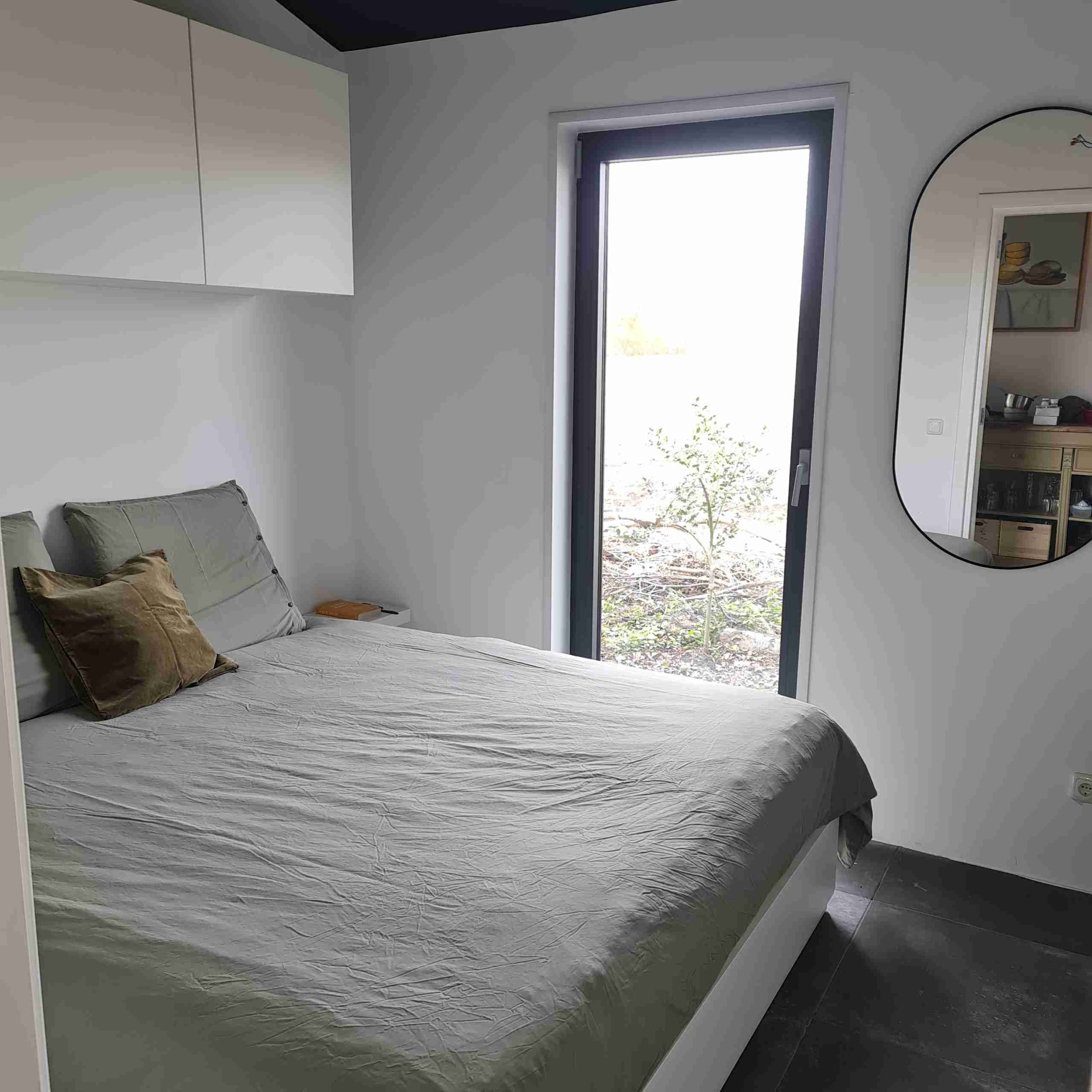 Tweepersoonsslaapkamer - www.ourcabin.nl - we hebben een bos