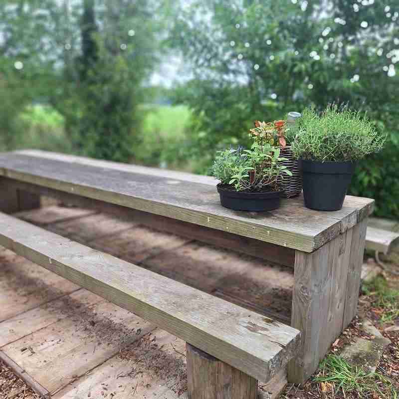 Tafel buiten -  www.ourcabon.nl - we hebben een bos